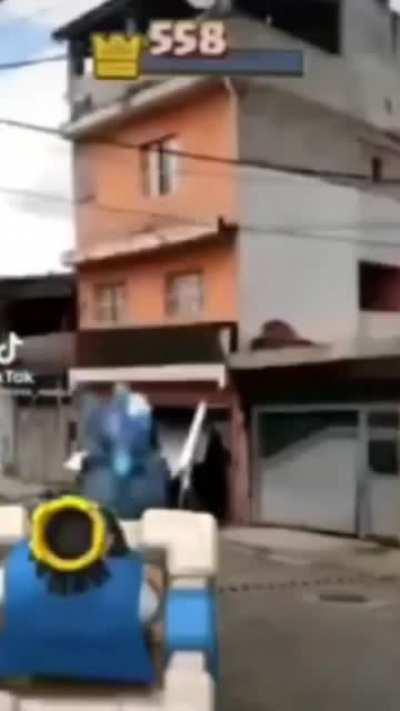 Class royle in rel live