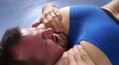 Czech gymnast headscissors her wrestling opponent🇨🇿