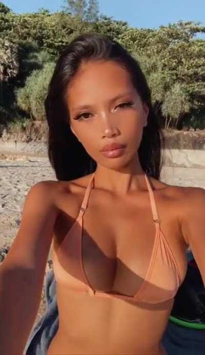 Quick beach selfie🙈