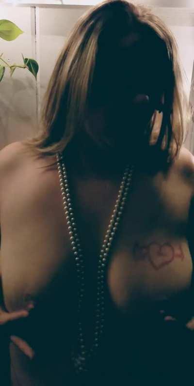 Wanna play with my titties babe~
