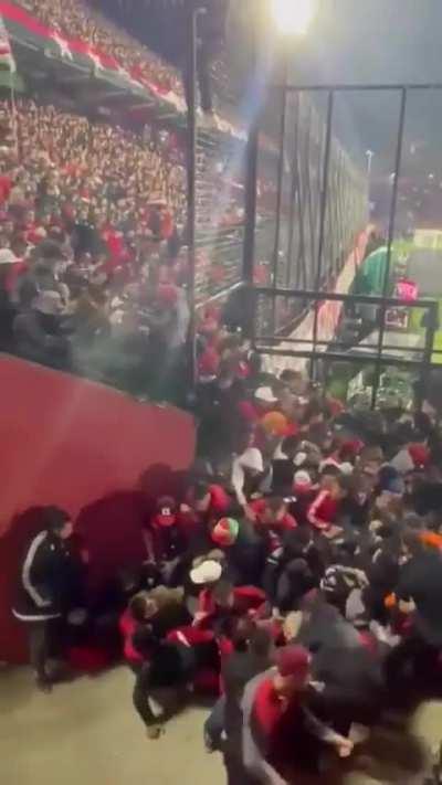 Avalancha de hinchas en el estadio de Newell’s
