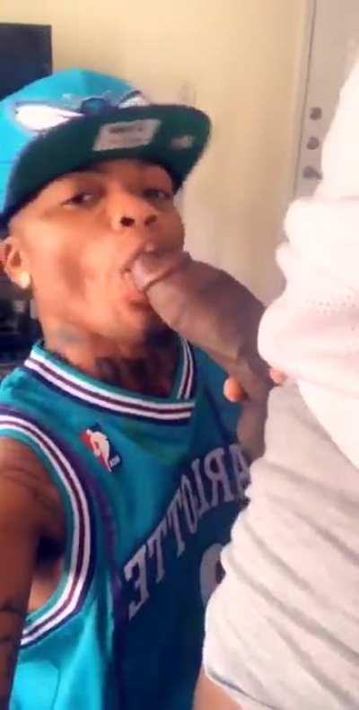 Sucking the thick dick