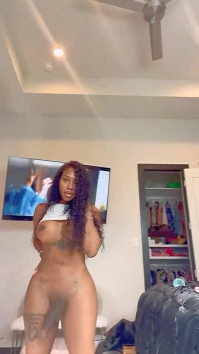 Everything you want in a woman 🤩