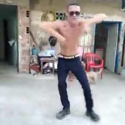 Lombardo el 25 en la fila de la panaderia