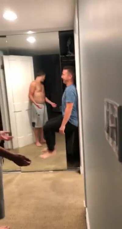 Look it he&rsquo;s floatin&rsquo;!