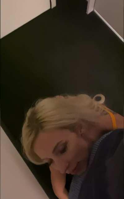 Quick snip-it of the video I had the redditor I hooked up with send to hubby to show him his wife on her knees getting ready to let another random guy use me🍆💦