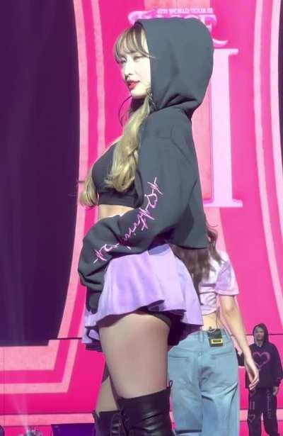 Momo Chan TWICE (트와이스) 4th World Tour III - LOVE FOOLISH