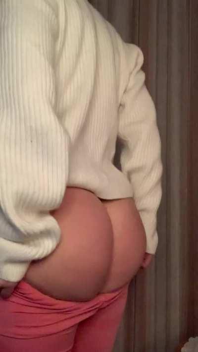 I hope that the 5 guys who see this like my curves 🦋