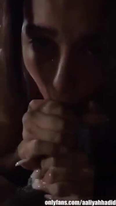 She wanna make him cum so bad😋