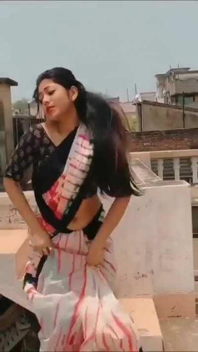 Does anyone know this hoes insta or name please?