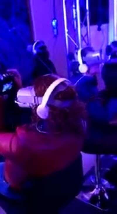 HMC While a take pictures of the VR world