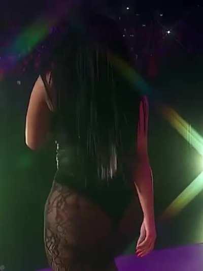 Nickis ass jiggle is ridiculous