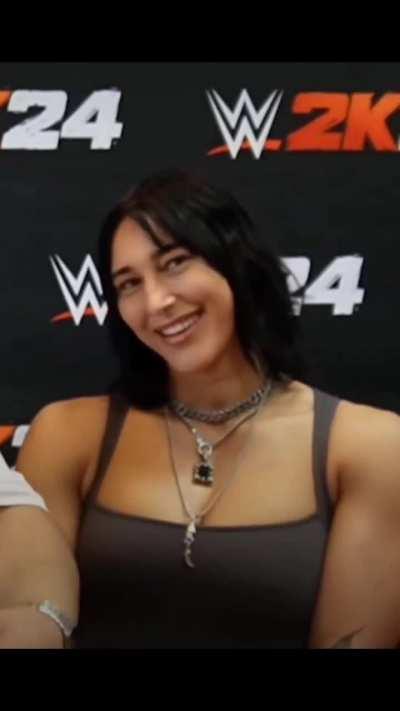 Those seductive eyes 