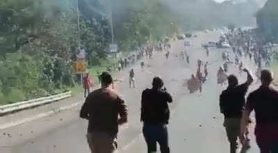 South Africa, people fighting back against looters