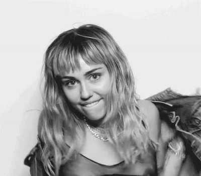 I want Miley Cyrus to ride me while she wears that top….