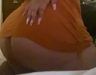 Thicc Samoan biTch from Alaska she luccy I’m in LA or id suck her pussy from the bacc😔😩😩