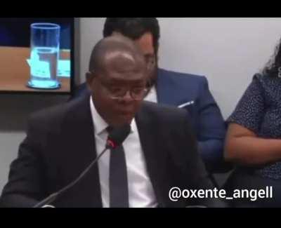 Aquela lapada seca, na orelha.