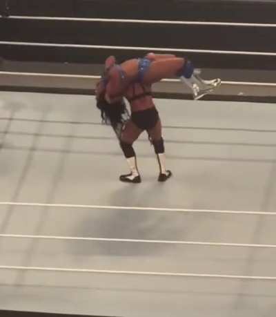 Another angle of Bianca putting down the bigger Lash with a KOD 💪🏽