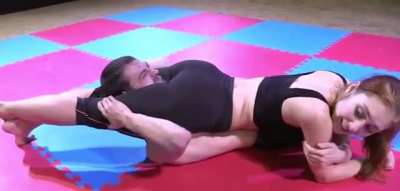Akela’s crushing reverse headscissor
