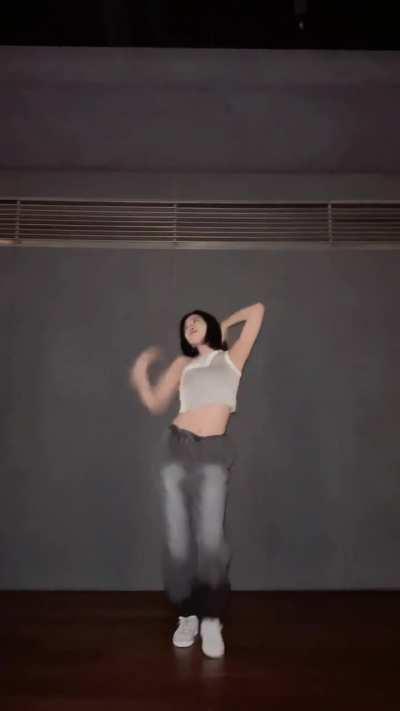 240406 IVE Official TikTok Update with Yujin - the boy is mine (Dance Challenge)