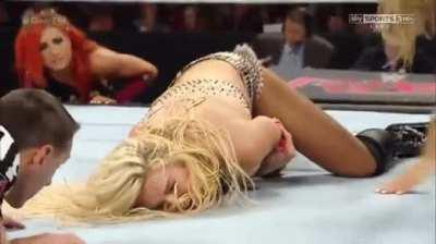 Nikki Bella takes down Charlotte!