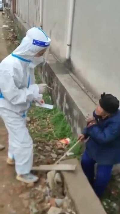 chinese granny refused to take a swab