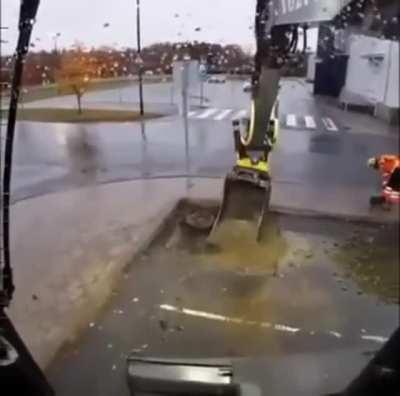 Replacing A Storm Drain Pipe Almost Completely With An Excavator