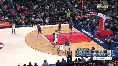 [Highlight] Kyrie Irving Picks His Spot Against Kyle Kuzma For the Bucket