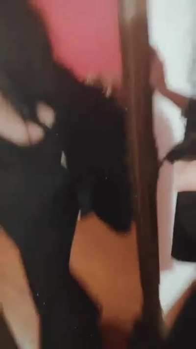 I would put my face between that huge pair of vampiric boobs and I would never get my face out of there, I need more nudes from Loretta if anyone has the kindness to share them here