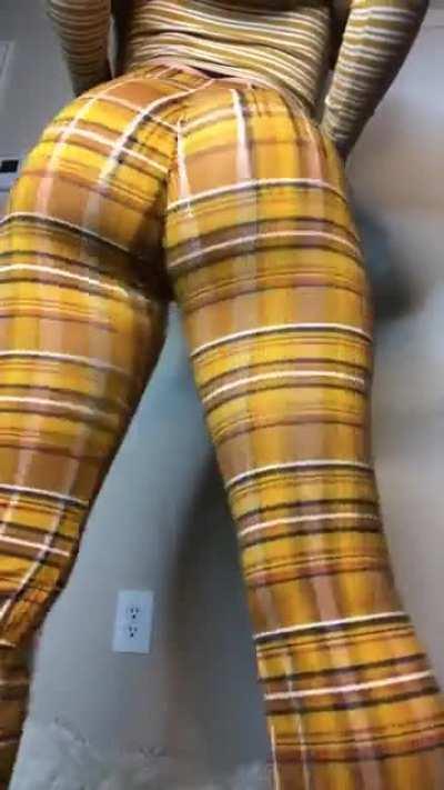 SheGatSomeNiceBooty👌👌