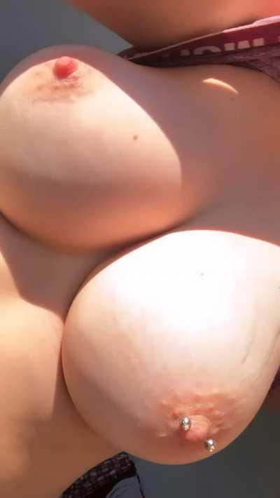 There’s some huge tits under my sports bra 😏