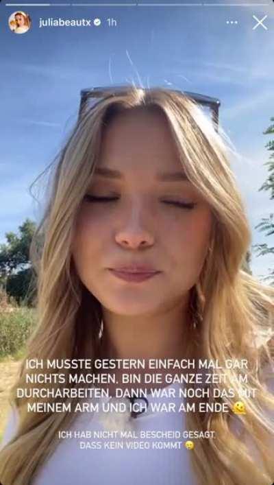 Julia ist im Stress aber hat angeblich 3 Videos in der Pipeline…. Instagram Story 08.08.22