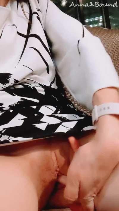 I don't mind when clients are late for meetings...I know how to keep myself entertained 😏 [gif]