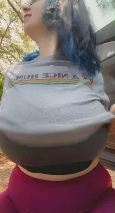 Omg the UPS guy caught me 🙈