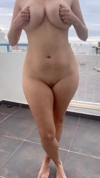 I love it when guys watch me naked from their window