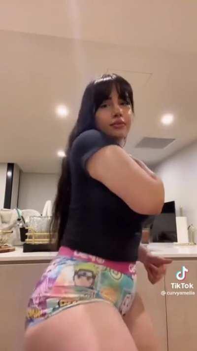 Am.elia🎂So🍑Cur.vy comp