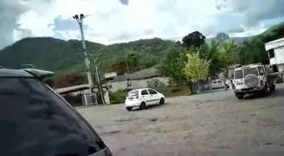 Este es otro lugar donde se estan efectuando los enfrentamientos en Las Tejerias Edo. Aragua