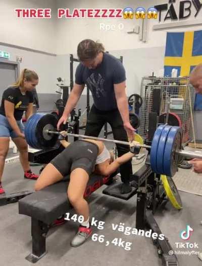 This 18 yo girl benching 3 plates