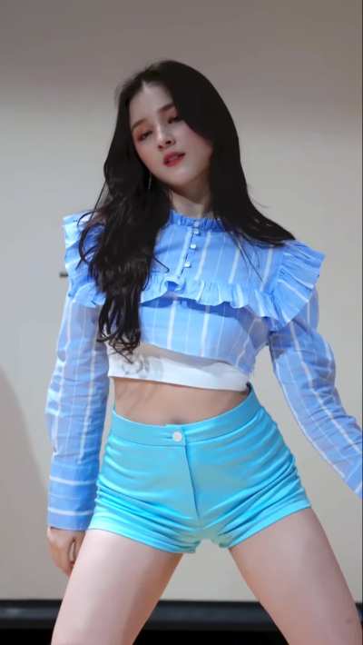 Nancy | Momoland
