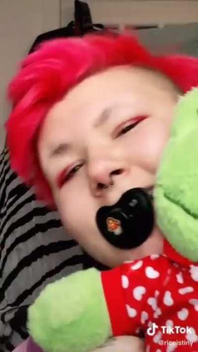 BlackBinkie is said to scare off her enemies by the making her red hair appear as if it’s is on fire during battle 🔥