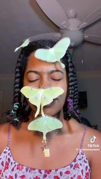 You have to see this to the end to believe. Nature at its best. 