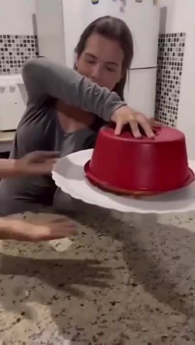 Perfectly flipped cake