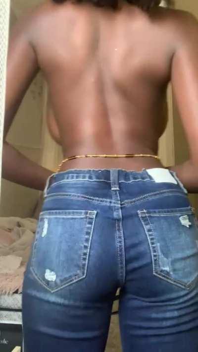 Slim but packing heat 🥵