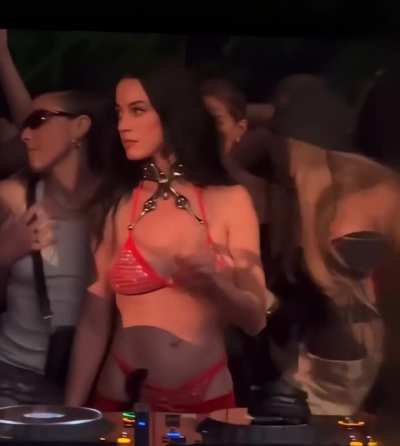 Katy Perry dancing