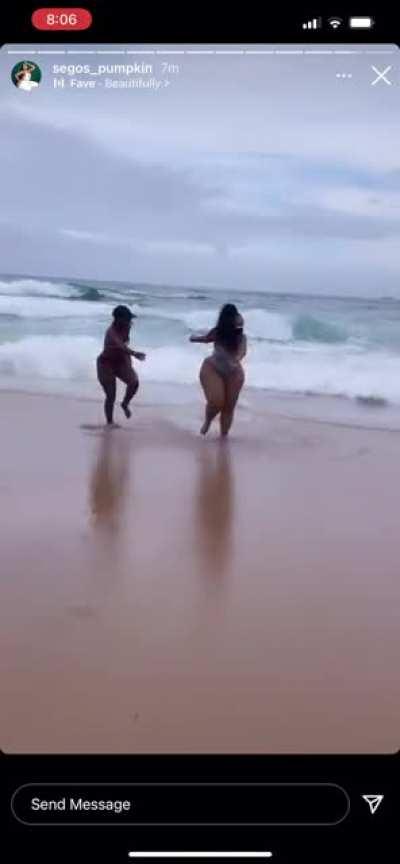 Look at that ass go 😍😍😍😩😩😩