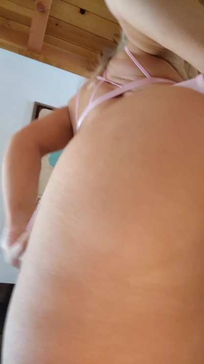 Hard not to look at 😏