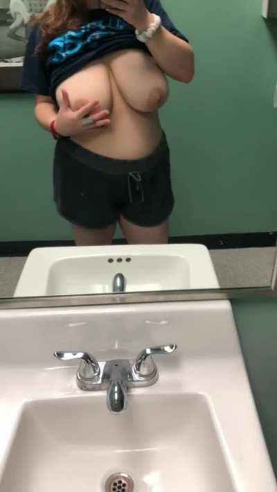 I’m feeling freaky asf rn 😋 (f)