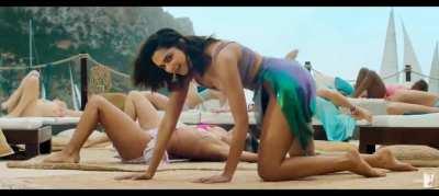 What did the choreographer have in mind 😆 🤣 (Deepika Padukone)