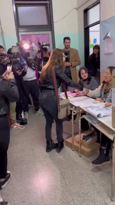 A Marcela Pagano le negaron el saludo