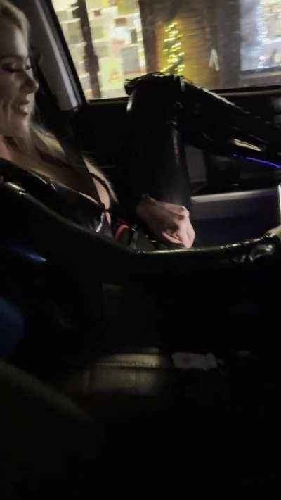 Out dogging and text some potential guys..